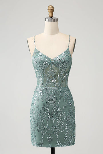 Vestido corto de regreso a casa con cuentas y cuentas verde con espalda entrecruzada